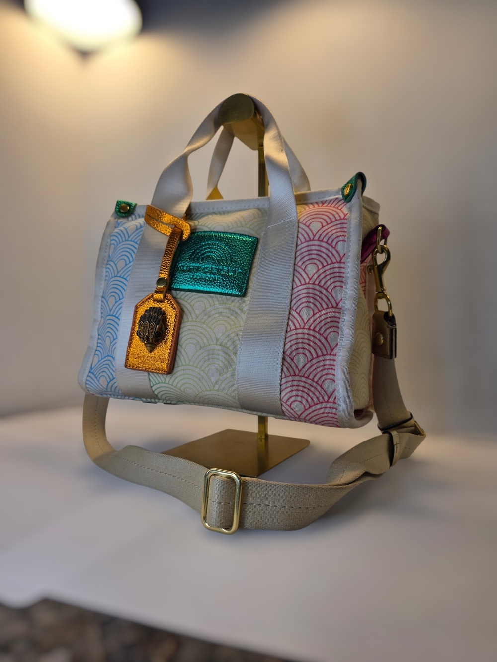 Multicolor Wave-Pattern White Tote with Gold Accent - Picture 2 of 11